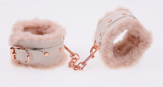 Manette in Pelliccia